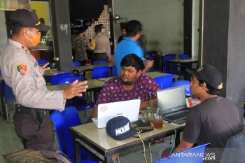 Polisi himbau warga hindari tempat keramaian