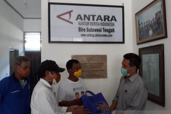 NasDem Sulteng  bagikan 10.000 masker cegah COVID-19
