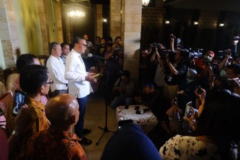 Gubernur  Sulsel minta bupati dan  wali kota siapkan akses informasi COVID-19