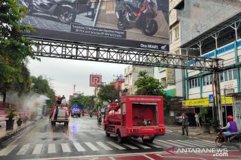 Kota Baturaja disemprot disinfektan
