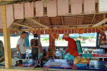 Padang Pariaman semprotkan 1.000 liter disinfektan ke fasilitas umum cegah COVID-19