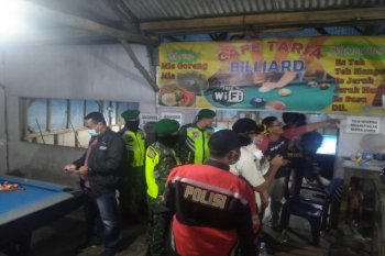 Kafe tetap buka saat pandemi COVID-19, dicabut izinnya