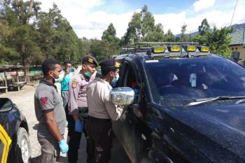 Polres Lanny Jaya imbau warga mengurangi aktivitas di luar rumah