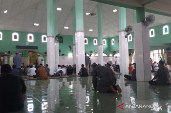 MUI ingatkan  umat Muslim hindari kerumunan, termasuk ibadah berkerumun