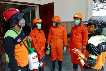 Pedagang Pasar Pannampu Makassar menangis haru melihat kedatangan ACT Sulsel