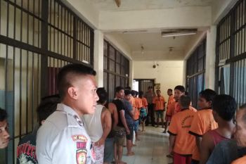 Polres Sumbawa Barat tutup kegiatan besuk tahanan antisipasi COVID-19