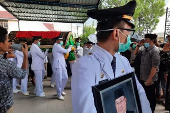 Wagub Sultra pimpinan upacara pelepasan Jenazah anggota DPR RI