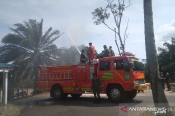 Jalan dan sarana publik  di Batam disemprot disinfektan