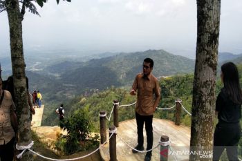 Kulon Progo Yogyakarta belum tutup objek wisata dikelola pemerintah