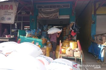 Bulog pasok gula pasir 200 ton untuk stabilkan harga di Sultra