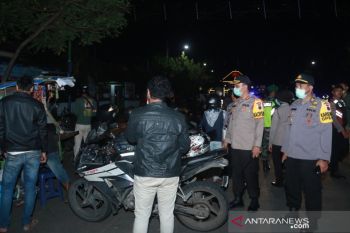 Polres Batang giatkan patroli malam  antisipasi COVID-19
