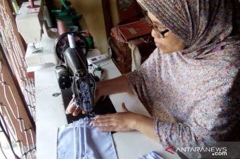 Gandeng penjahit, Dekranasda Siak produksi 10.000 masker