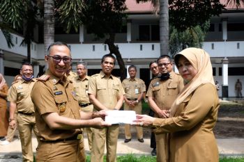 Kemenag Gowa serahkan bantuan untuk penanganan COVID-19