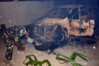 Warga bakar kafe dan mobil di Gowa