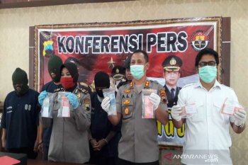 Tiga pembuat dan pengedar uang palsu di Temanggung ditahan