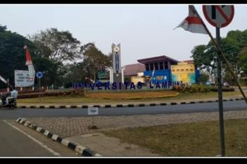 Tiga pejabat Unila diperiksa KPK terkait kasus suap penerimaan mahasiswa baru