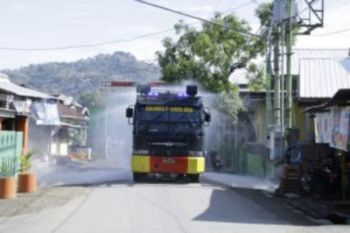 Sinergitas TNI, Polri dan Pemda KSB cegah COVID-19, kerahkan sumber daya semprot disinfektan