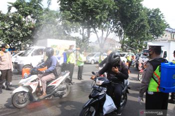 Sosialisasi dan Penyemprotan Disinfektan