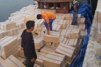 Petugas gagalkan penyelundupan 10,2 juta batang rokok impor ilegal