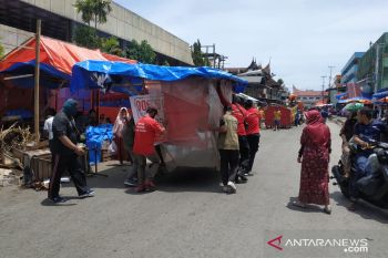 Padang semprot Pasar Raya dengan disinfekan cegah penularan COVID-19 (Video)