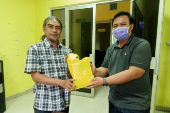 Partai Golkar Sulsel bagikan ribuan masker untuk masyarakat