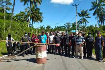 Jalan Skouw ditutup sementara guna cegah wabah COVID-19