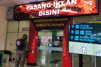 Polda Sulut lakukan disinfeksi  Bandara Sam Ratulangi