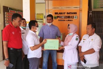 IKAPTK Padang Pariaman bagikan ribuan APD untuk petugas medis