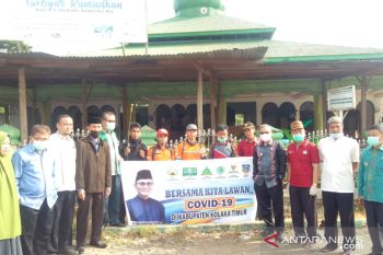 Cegah COVID-19, Ormas Islam kompak semprot masjid se- Kolaka Timur