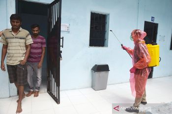 Rudenim Pekanbaru semprot disinfektan dan hentikan kegiatan pengungsi, begini penjelasannya