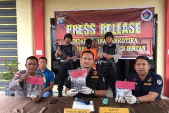 Polisi tembak mati seorang bandar narkotika di Bintan