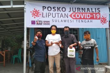 Wartawan peliput COVID-19 dapat bantuan hand sanitizer