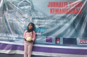 Anak usia enam tahun menyumbangkan tabungan beli APD tenaga medis