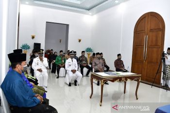 Bupati Natuna tingkatkan kinerja aparatur lawan ancaman COVID-19