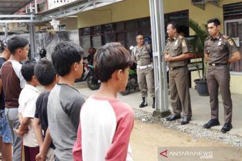 Keluyuran saat wajib belajar di rumah, 61 pelajar diamankan Satpol PP Kota Solok