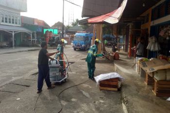 Cegah virus corona, Pesisir Selatan upayakan seluruh pasar disemprot disinfektan (Video)