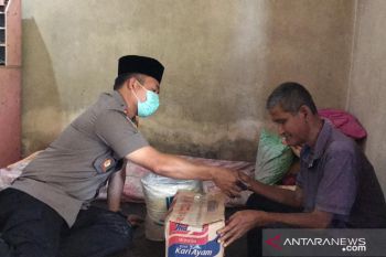 Polres Bangka Barat salurkan bantuan pangan warga tunanetra