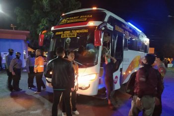 Empat orang TKI pulang kampung, aparat hadang di perbatasan Tulungagung