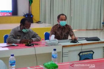 Bupati Teluk Wondama imbau warga tak remehkan penyebaran corona
