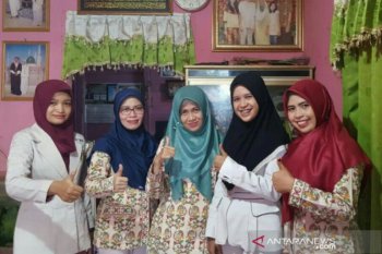 Tika Aprilia, relawan asal HSU Kalsel untuk tangani pasien COVID-19 di Jakarta