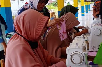 TP PKK Natuna produksi masker gratis