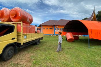 Gugus Tugas COVID-19 Pasaman Barat distribusikan 102 tangki disinfektan