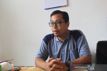 Gugus tugas Yapen terus semprot cairan disinfektan ke fasilitas umum