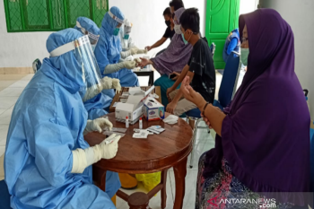 Dinkes Sultra lakukan sampling rapid tes pada warga berisiko COVID-19