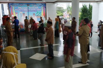 Belasan ribu keluarga miskin terdampak COVID-19 di Pariaman dapat bantuan beras dari pemerintah