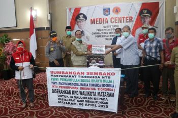 Warga Tionghoa sumbang warga Kota Mataram terdampak COVID-19