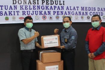 Serikat Pekerja Pertamina Palembang bantu APD tenaga medis