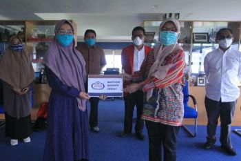 Bosowa Peduli sumbang peralatan laboratorium COVID-19 untuk RS Unhas