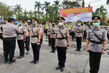 Sertijab perwira Polres Kotim tetap jaga jarak