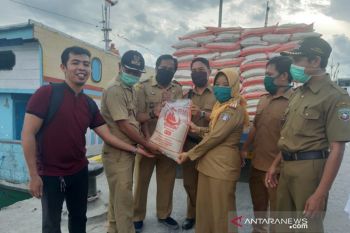 Pemkab Pangkep salurkan 57 ton beras ke pulau terluar